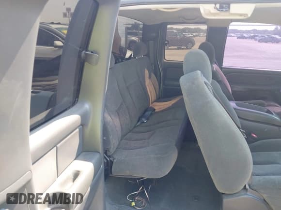 ✅ 2004 Chevrolet Silverado 1500 LS • VIN: 2GCEC19T541131533 • Lot: 43072565. Listed on IAAI with 320,615 mi. Free auction sales archive from the USA and detailed vehicle history report at DreamBid. Image 8.