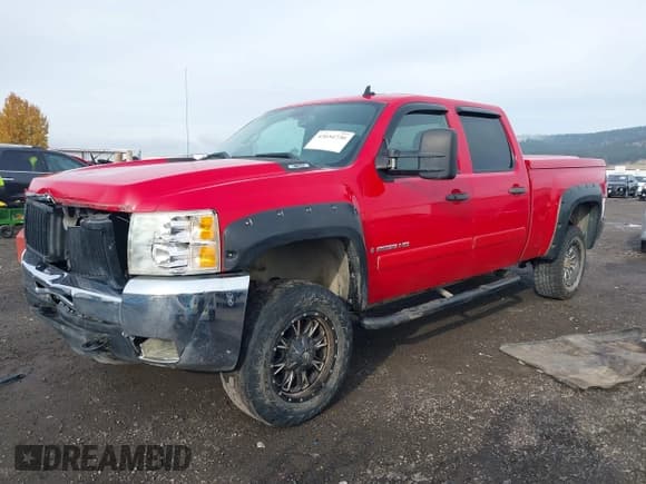 ✅ 2007 Chevrolet Silverado 2500HD 1LT • VIN: 1GCHK23K17F554354 • Lot: 43654730. Wystawiony na IAAI z przebiegiem 260 861 mil. Bezpłatny archiwum sprzedaży aukcyjnych z USA i szczegółowy raport historii pojazdu na DreamBid. Zdjęcie 2.