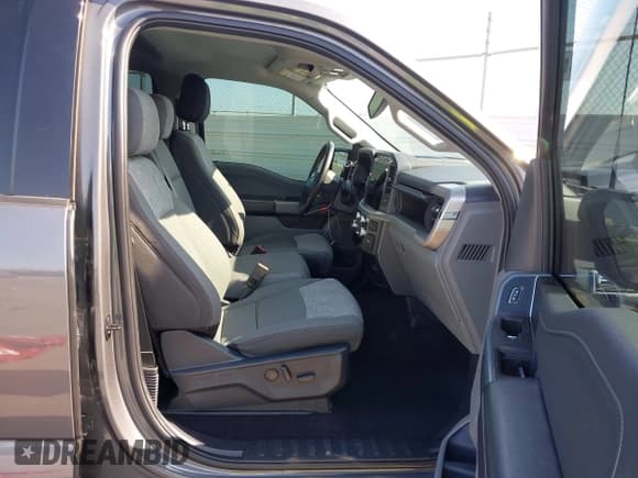 ✅ 2023 Ford F-150 XL • VIN: 1FTEW1CP2PKE11577 • Lot: 42374636. Wystawiony na IAAI z przebiegiem 31 048 mil. Bezpłatny archiwum sprzedaży aukcyjnych z USA i szczegółowy raport historii pojazdu na DreamBid. Zdjęcie 5.