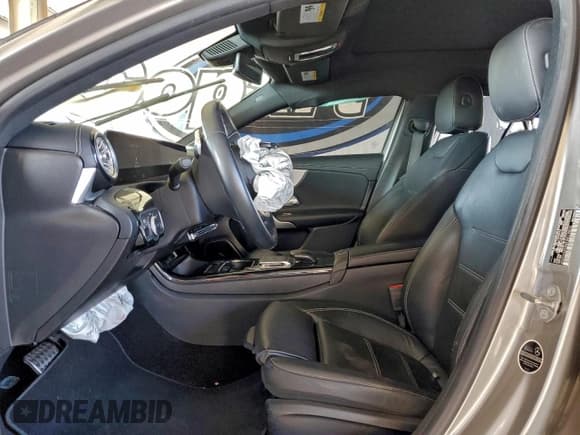 ✅ 2019 Mercedes-Benz A 220 • VIN: WDD3G4EB8KW019802 • Lot: 95180265. Wystawiony na Copart z przebiegiem 69 211 mil. Bezpłatny archiwum sprzedaży aukcyjnych z USA i szczegółowy raport historii pojazdu na DreamBid. Zdjęcie 7.