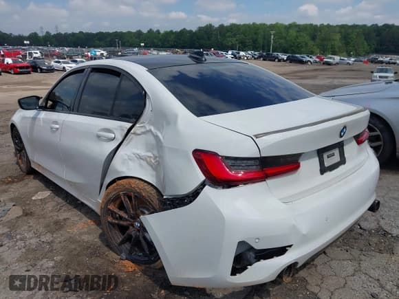 ✅ 2020 BMW 3 Series 330i • VIN: 3MW5R1J06L8B07836 • Lot: 42217006. Listed on IAAI with 61,011 mi. Free auction sales archive from the USA and detailed vehicle history report at DreamBid. Image 6.