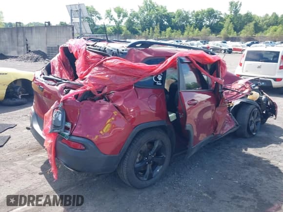 ✅ 2016 Jeep Cherokee Limited • VIN: 1C4PJMDS7GW321815 • Lot: 42642121. Wystawiony na IAAI z przebiegiem Nie podano. Bezpłatny archiwum sprzedaży aukcyjnych z USA i szczegółowy raport historii pojazdu na DreamBid. Zdjęcie 4.