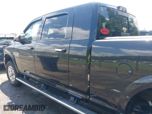 ✅ 2018 Ram 2500 Laramie • VIN: 3C6UR5NL4JG290867 • Lot: 42752033. Wystawiony na IAAI z przebiegiem 121 741 mil. Bezpłatny archiwum sprzedaży aukcyjnych z USA i szczegółowy raport historii pojazdu na DreamBid. Zdjęcie 14.