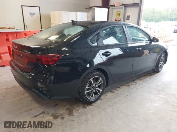 ✅ 2024 Kia Forte LXS • VIN: 3KPF24AD1RE811369 • Lot: 43248616. Wystawiony na IAAI z przebiegiem 19 350 mil. Bezpłatny archiwum sprzedaży aukcyjnych z USA i szczegółowy raport historii pojazdu na DreamBid. Zdjęcie 4.