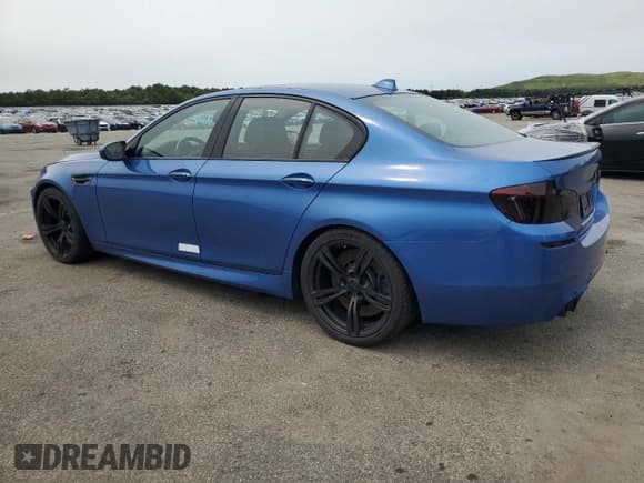 ✅ 2015 BMW M5 • VIN: WBSFV9C50FD594493 • Lot: 67848015. Wystawiony na Copart z przebiegiem 64 934 mil. Bezpłatny archiwum sprzedaży aukcyjnych z USA i szczegółowy raport historii pojazdu na DreamBid. Zdjęcie 2.