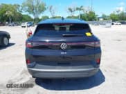 ✅ 2023 Volkswagen ID.4 Pro S • VIN: 1V2WNPE83PC025727 • Lot: 43012133. Wystawiony na IAAI z przebiegiem 28 057 mil. Bezpłatny archiwum sprzedaży aukcyjnych z USA i szczegółowy raport historii pojazdu na DreamBid. Zdjęcie 17.