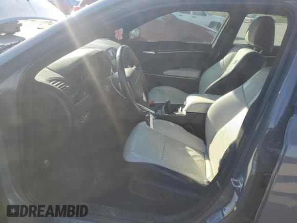 ✅ 2017 Chrysler 300 S Alloy Edition • VIN: 2C3CCABT7HH521827 • Lot: 69485345. Listed on Copart with 91,480 mi. Free auction sales archive from the USA and detailed vehicle history report at DreamBid. Image 7.