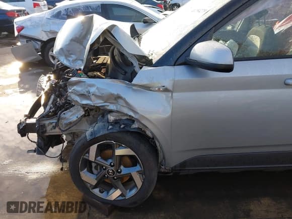 ✅ 2021 Hyundai Venue SEL • VIN: KMHRC8A35MU098328 • Lot: 41294279. Listed on IAAI with 61,660 mi. Free auction sales archive from the USA and detailed vehicle history report at DreamBid. Image 18.