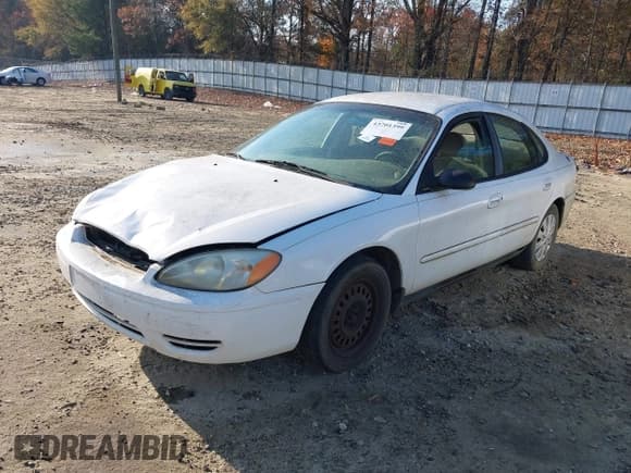 ✅ 2006 Ford Taurus SE • VIN: 1FAFP53UX6A139742 • Lot: 43701399. Listed on IAAI with 252,993 mi. Free auction sales archive from the USA and detailed vehicle history report at DreamBid. Image 17.