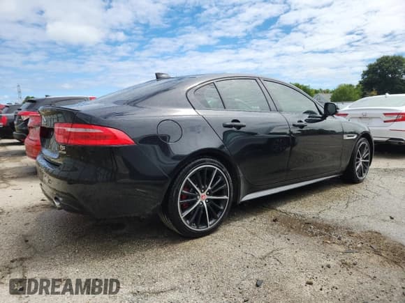 ✅ 2018 Jaguar XE S • VIN: SAJAM4FV2JCP18217 • Лот: 69846095. Опубликован ранее на Copart с пробегом 31 918 миль. Бесплатный доступ к архиву аукционных продаж из США и подробный отчёт об истории автомобиля на DreamBid. Изображение 3.