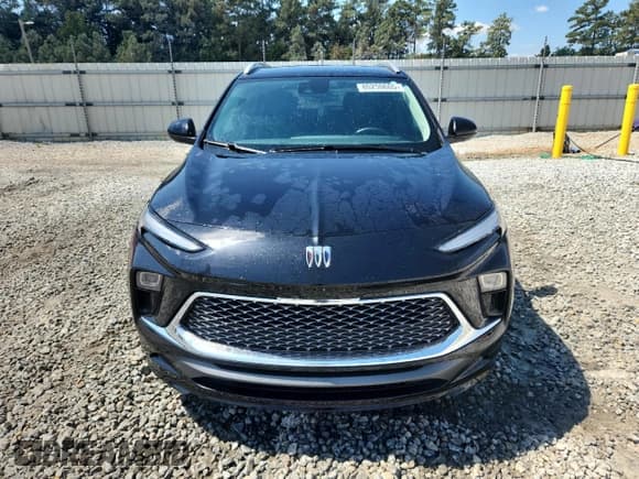 ✅ 2024 Buick Encore GX Avenir • VIN: KL4AMFSL5RB000199 • Lot: 80290605. Wystawiony na Copart z przebiegiem 19 396 mil. Bezpłatny archiwum sprzedaży aukcyjnych z USA i szczegółowy raport historii pojazdu na DreamBid. Zdjęcie 5.