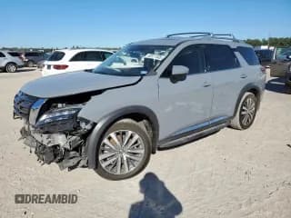 ✅ 2022 Nissan Pathfinder Platinum • VIN: 5N1DR3DH9NC218898 • Lot: 92077535. Wystawiony na Copart z przebiegiem 59 446 mil. Bezpłatny archiwum sprzedaży aukcyjnych z USA i szczegółowy raport historii pojazdu na DreamBid. Zdjęcie 1.