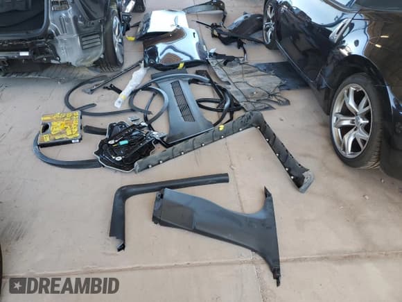 ✅ 2023 Tesla Model Y Long Range • VIN: 7SAYGDEE1PF609185 • Lot: 52174015. Wystawiony na Copart z przebiegiem 39 696 mil. Bezpłatny archiwum sprzedaży aukcyjnych z USA i szczegółowy raport historii pojazdu na DreamBid. Zdjęcie 13.