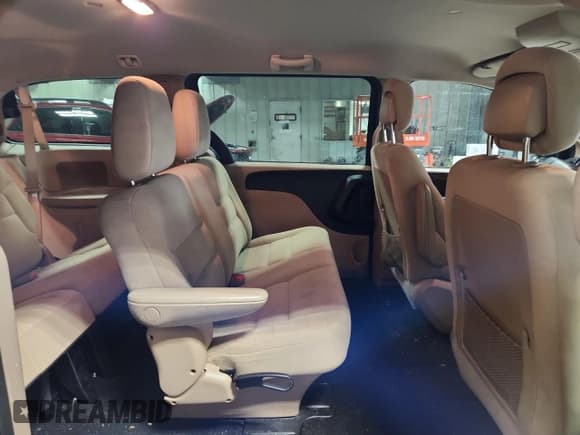 ✅ 2014 Dodge Grand Caravan SE • VIN: 2C4RDGBG1ER419261 • Lot: 92303605. Wystawiony na Copart z przebiegiem 77 779 mil. Bezpłatny archiwum sprzedaży aukcyjnych z USA i szczegółowy raport historii pojazdu na DreamBid. Zdjęcie 11.