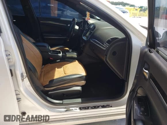 ✅ 2015 Chrysler 300 C • VIN: 2C3CCAEG1FH859994 • Lot: 43231697. Listed on IAAI with 157,237 mi. Free auction sales archive from the USA and detailed vehicle history report at DreamBid. Image 5.