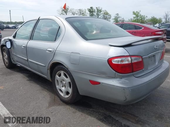 ✅ 2001 Infiniti I30 Luxury • VIN: JNKCA31AX1T032147 • Lot: 42139940. Wystawiony na IAAI z przebiegiem 120 176 mil. Bezpłatny archiwum sprzedaży aukcyjnych z USA i szczegółowy raport historii pojazdu na DreamBid. Zdjęcie 3.
