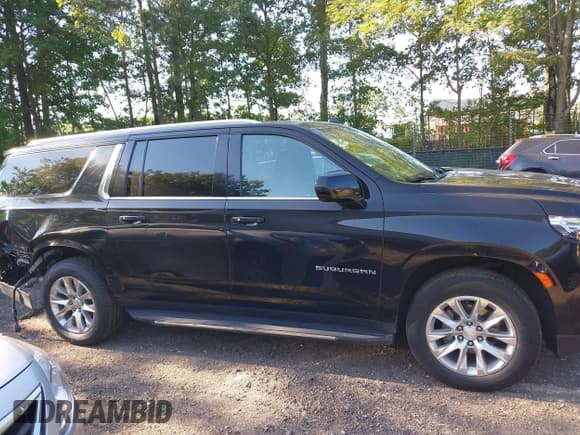 ✅ 2021 Chevrolet Suburban LT • VIN: 1GNSKCKD1MR382911 • Lot: 43016739. Wystawiony na IAAI z przebiegiem 210 049 mil. Bezpłatny archiwum sprzedaży aukcyjnych z USA i szczegółowy raport historii pojazdu na DreamBid. Zdjęcie 13.
