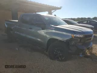 ✅ 2020 Chevrolet Silverado 1500 LT Trail Boss • VIN: 3GCPYFED8LG423527 • Lot: 76617514. Wystawiony na Copart z przebiegiem 33 896 mil. Bezpłatny archiwum sprzedaży aukcyjnych z USA i szczegółowy raport historii pojazdu na DreamBid. Zdjęcie 4.