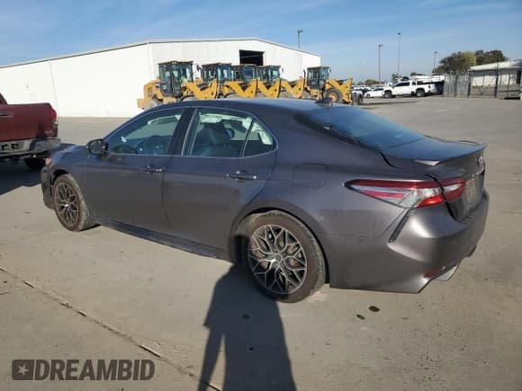 ✅ 2019 Toyota Camry SE • VIN: 4T1B11HK0KU697145 • Лот: 90520655. Опубликован ранее на Copart с пробегом 133 026 миль. Бесплатный доступ к архиву аукционных продаж из США и подробный отчёт об истории автомобиля на DreamBid. Изображение 2.