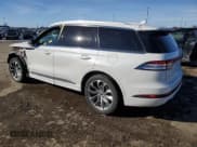 ✅ 2023 Lincoln Aviator Grand Touring • VIN: 5LMYJ8XYXPNL01407 • Лот: 42581955. Опубликован ранее на Copart с пробегом 28 349 миль. Бесплатный доступ к архиву аукционных продаж из США и подробный отчёт об истории автомобиля на DreamBid. Изображение 2.