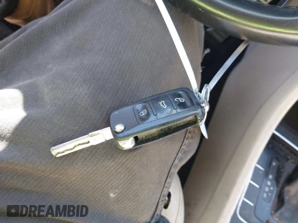 ✅ 2018 Volkswagen Passat S • VIN: 1VWAA7A33JC021179 • Lot: 42557587. Wystawiony na IAAI z przebiegiem 117 662 mil. Bezpłatny archiwum sprzedaży aukcyjnych z USA i szczegółowy raport historii pojazdu na DreamBid. Zdjęcie 11.