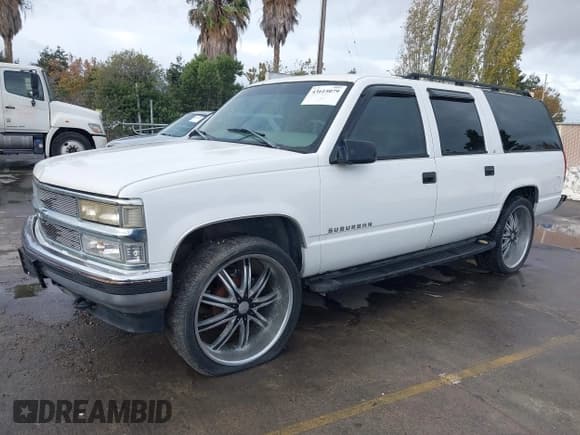 ✅ 1999 Chevrolet Suburban • VIN: 1GNFK16R4XJ371464 • Лот: 43615079. Опубликован ранее на IAAI с пробегом 259 069 миль. Бесплатный доступ к архиву аукционных продаж из США и подробный отчёт об истории автомобиля на DreamBid. Изображение 2.