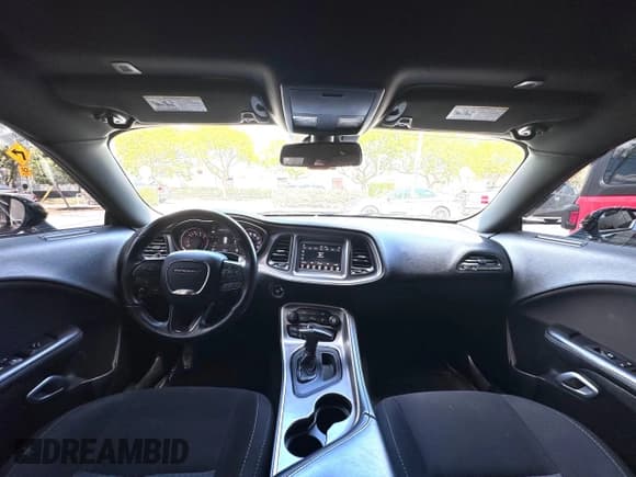 ✅ 2021 Dodge Challenger R/T • VIN: 2C3CDZBTXMH526591 • Lot: 48560473. Wystawiony na Copart z przebiegiem 41 825 mil. Bezpłatny archiwum sprzedaży aukcyjnych z USA i szczegółowy raport historii pojazdu na DreamBid. Zdjęcie 9.