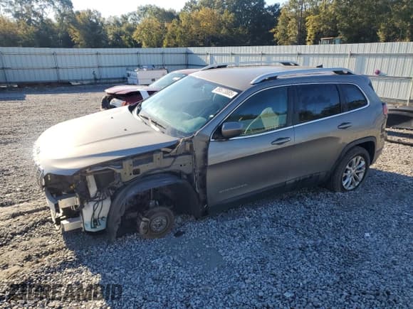 ✅ 2019 Jeep Cherokee Latitude • VIN: 1C4PJLCB0KD206277 • Лот: 89573885. Опубликован ранее на Copart с пробегом 62 276 миль. Бесплатный доступ к архиву аукционных продаж из США и подробный отчёт об истории автомобиля на DreamBid. Изображение 1.