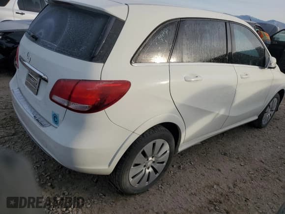 ✅ 2017 Mercedes-Benz B B 250e • VIN: WDDVP9AB7HJ012860 • Lot: 84244334. Wystawiony na Copart z przebiegiem 25 mil. Bezpłatny archiwum sprzedaży aukcyjnych z USA i szczegółowy raport historii pojazdu na DreamBid. Zdjęcie 3.