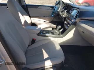 ✅ 2018 Hyundai Sonata SE • VIN: 5NPE24AF0JH717626 • Лот: 43820406. Опубликован ранее на IAAI с пробегом 85 045 миль. Бесплатный доступ к архиву аукционных продаж из США и подробный отчёт об истории автомобиля на DreamBid. Изображение 5.