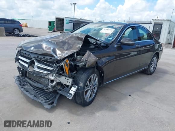 ✅ 2017 Mercedes-Benz C 300 • VIN: 55SWF4KB1HU186528 • Lot: 42585580. Listed on IAAI with 70,813 mi. Free auction sales archive from the USA and detailed vehicle history report at DreamBid. Image 18.