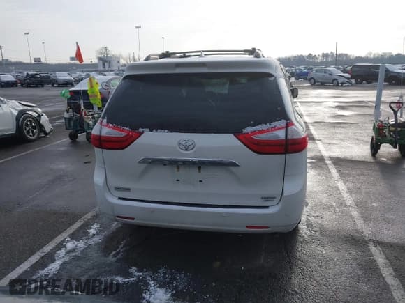 ✅ 2017 Toyota Sienna XLE • VIN: 5TDDZ3DC3HS167636 • Lot: 41486242. Listed on IAAI with 72,373 mi. Free auction sales archive from the USA and detailed vehicle history report at DreamBid. Image 16.