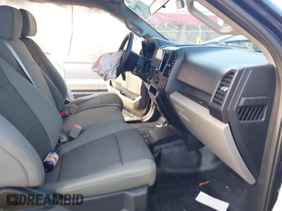 ✅ 2018 Ford F-150 XL • VIN: 1FTFX1E57JFA12712 • Lot: 42141045. Wystawiony na IAAI z przebiegiem 83 439 mil. Bezpłatny archiwum sprzedaży aukcyjnych z USA i szczegółowy raport historii pojazdu na DreamBid. Zdjęcie 5.