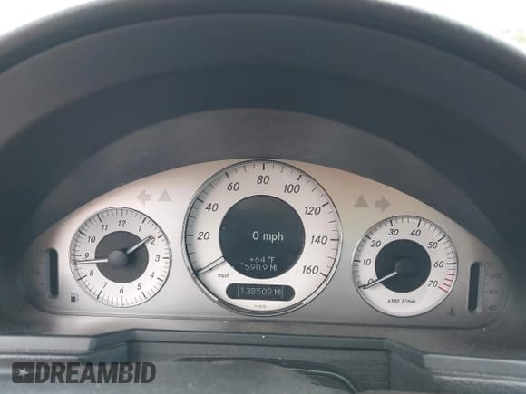 ✅ 2007 Mercedes-Benz E 550 • VIN: WDBUF72X27B159506 • Lot: 42117009. Wystawiony na IAAI z przebiegiem 138 509 mil. Bezpłatny archiwum sprzedaży aukcyjnych z USA i szczegółowy raport historii pojazdu na DreamBid. Zdjęcie 7.