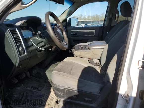 ✅ 2015 Ram 3500 • VIN: 3C63R3HT9FG641999 • Lot: 42807365. Wystawiony na Copart z przebiegiem 288 602 mil. Bezpłatny archiwum sprzedaży aukcyjnych z USA i szczegółowy raport historii pojazdu na DreamBid. Zdjęcie 7.