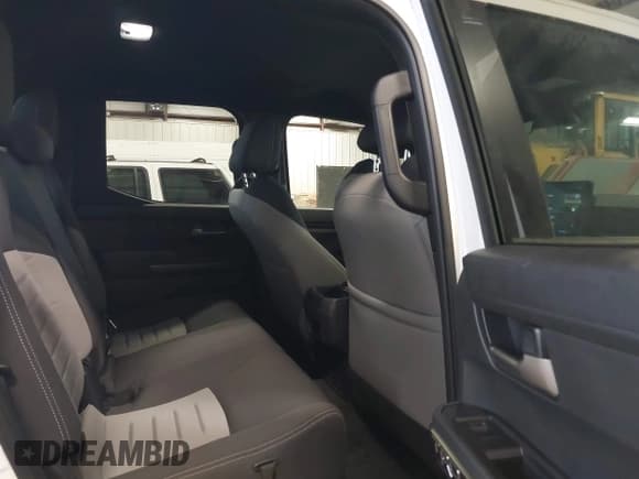 ✅ 2025 Toyota Tacoma SR • VIN: 3TMLB5JN2SM090394 • Лот: 41916312. Опубликован ранее на IAAI с пробегом 840 миль. Бесплатный доступ к архиву аукционных продаж из США и подробный отчёт об истории автомобиля на DreamBid. Изображение 8.