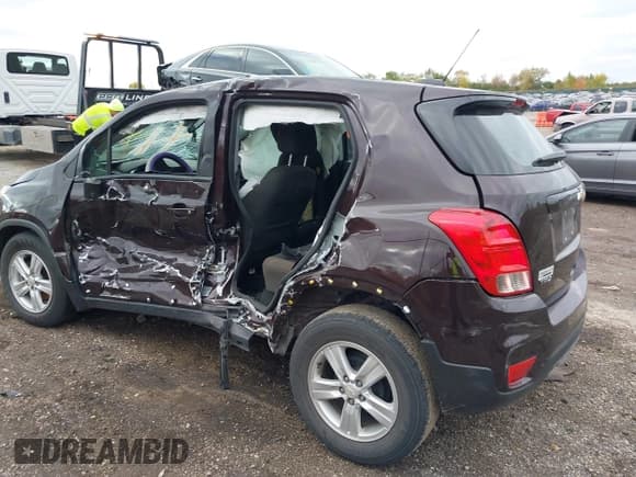 ✅ 2021 Chevrolet Trax LS • VIN: KL7CJKSB4MB325620 • Лот: 37836666. Опубликован ранее на IAAI с пробегом Не указан. Бесплатный доступ к архиву аукционных продаж из США и подробный отчёт об истории автомобиля на DreamBid. Изображение 3.