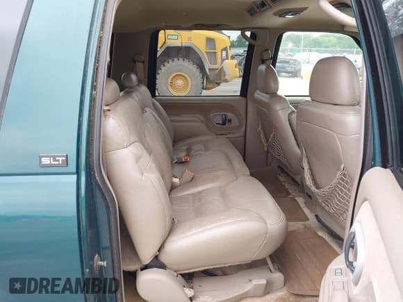 ✅ 1996 GMC Suburban • VIN: 1GKFK16ROTJ725925 • Lot: 42244433. Listed on IAAI with 123,837 mi. Free auction sales archive from the USA and detailed vehicle history report at DreamBid. Image 8.