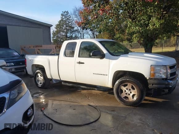 ✅ 2007 Chevrolet Silverado 1500 Work Truck • VIN: 1GCEK19C97E500349 • Лот: 43659427. Опубликован ранее на IAAI с пробегом 338 333 миль. Бесплатный доступ к архиву аукционных продаж из США и подробный отчёт об истории автомобиля на DreamBid. Изображение 13.