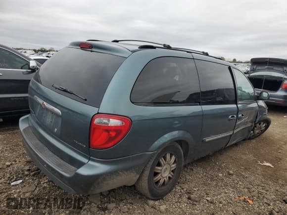 ✅ 2007 Chrysler Town & Country Touring • VIN: 2A4GP54L97R294312 • Lot: 82691935. Listed on Copart with 112,136 mi. Free auction sales archive from the USA and detailed vehicle history report at DreamBid. Image 3.