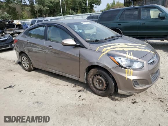 ✅ 2014 Hyundai Accent GLS • VIN: KMHCT4AE7EU728142 • Lot: 74702294. Wystawiony na Copart z przebiegiem 179 902 mil. Bezpłatny archiwum sprzedaży aukcyjnych z USA i szczegółowy raport historii pojazdu na DreamBid. Zdjęcie 4.