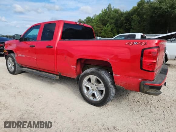 ✅ 2018 Chevrolet Silverado 1500 Custom • VIN: 1GCVKPEC3JZ217082 • Лот: 84786065. Опубликован ранее на Copart с пробегом 128 562 миль. Бесплатный доступ к архиву аукционных продаж из США и подробный отчёт об истории автомобиля на DreamBid. Изображение 2.