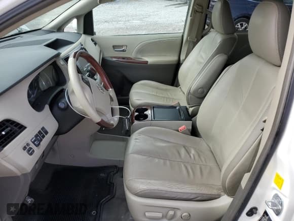 ✅ 2011 Toyota Sienna XLE • VIN: 5TDDK3DC1BS012837 • Лот: 92498325. Опубликован ранее на Copart с пробегом 129 698 миль. Бесплатный доступ к архиву аукционных продаж из США и подробный отчёт об истории автомобиля на DreamBid. Изображение 7.