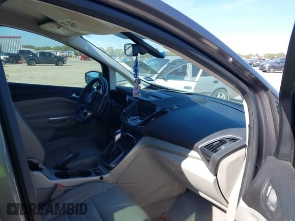 ✅ 2013 Ford C-Max SEL • VIN: 1FADP5BUXDL513924 • Lot: 43616144. Wystawiony na IAAI z przebiegiem 105 759 mil. Bezpłatny archiwum sprzedaży aukcyjnych z USA i szczegółowy raport historii pojazdu na DreamBid. Zdjęcie 5.