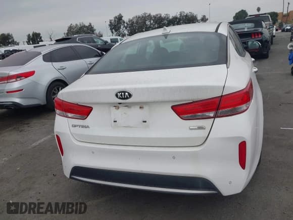 ✅ 2017 Kia Optima • VIN: KNAGT4LC4H5006768 • Lot: 43617803. Wystawiony na IAAI z przebiegiem 38 726 mil. Bezpłatny archiwum sprzedaży aukcyjnych z USA i szczegółowy raport historii pojazdu na DreamBid. Zdjęcie 16.
