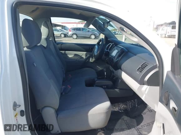 ✅ 2014 Toyota Tacoma • VIN: 5TFNX4CN5EX035731 • Lot: 43623930. Listed on IAAI with 129,893 mi. Free auction sales archive from the USA and detailed vehicle history report at DreamBid. Image 5.