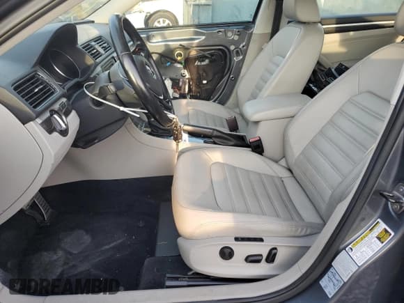 ✅ 2017 Volkswagen Passat SEL Premium • VIN: 1VWCT7A32HC052808 • Lot: 59394375. Listed on Copart with 90,123 mi. Free auction sales archive from the USA and detailed vehicle history report at DreamBid. Image 7.