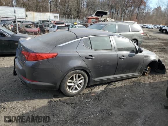 ✅ 2011 Kia Optima LX • VIN: KNAGM4A70B5104335 • Lot: 92917405. Wystawiony na Copart z przebiegiem 105 947 mil. Bezpłatny archiwum sprzedaży aukcyjnych z USA i szczegółowy raport historii pojazdu na DreamBid. Zdjęcie 3.