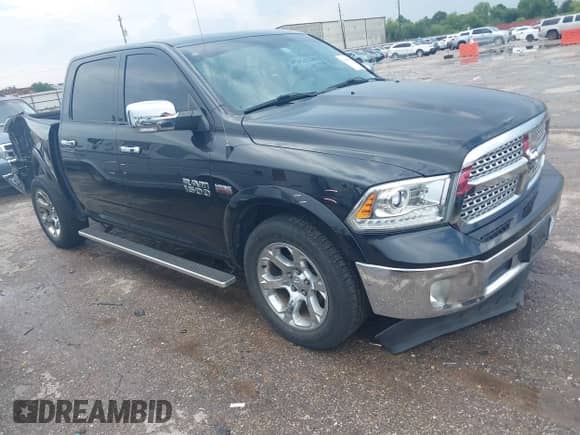 2017 Ram 1500 Laramie z VIN 1C6RR6NT7HS714590, wystawiony jako IAAI lot #43065197 z przebiegiem 122 647 mil mil oraz . Historia ofert i sprzedaży dostępna na DreamBid. Obrazek 1.