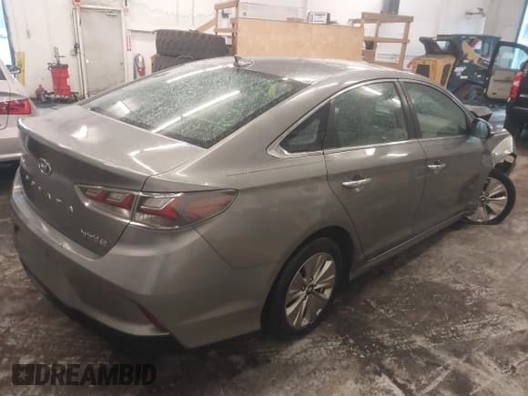 ✅ 2018 Hyundai Sonata SE • VIN: KMHE24L35JA087303 • Lot: 43307411. Listed on IAAI with 126,222 mi. Free auction sales archive from the USA and detailed vehicle history report at DreamBid. Image 4.
